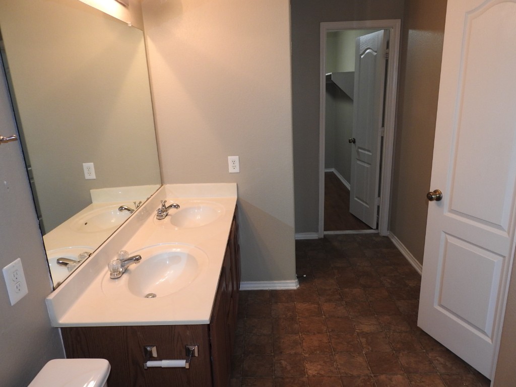 571 New Country Road Kyle, TX 78640 - Photo 12 of 21 a bathroom with a sink a toilet and a mirror