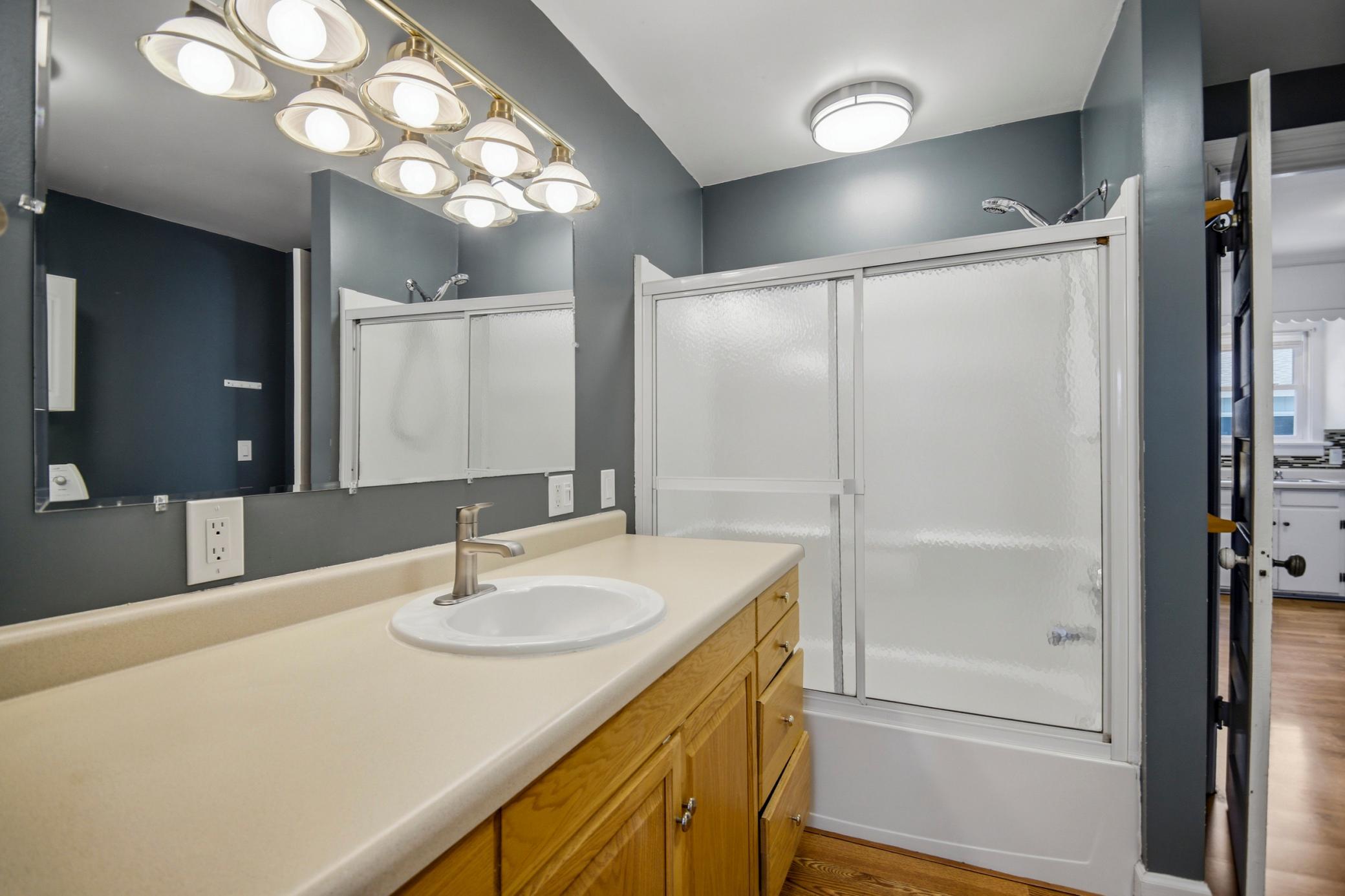 825 East Center Street Rochester, MN 55904 - Photo 8 of 37