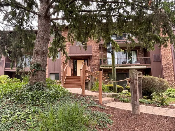 $237,000 | 61 West Pier Drive, Unit 201, Westmont, IL 60559