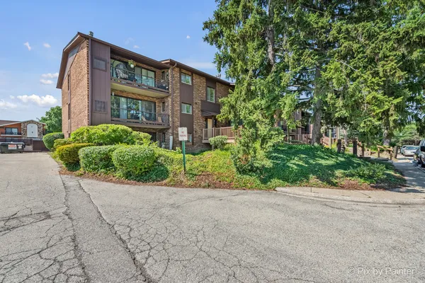 $237,000 | 61 West Pier Drive, Unit 201, Westmont, IL 60559