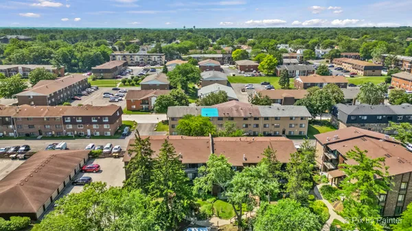 $237,000 | 61 West Pier Drive, Unit 201, Westmont, IL 60559