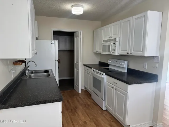 $1,300 | 1707 McLaurin Street, Waveland, MS 39576