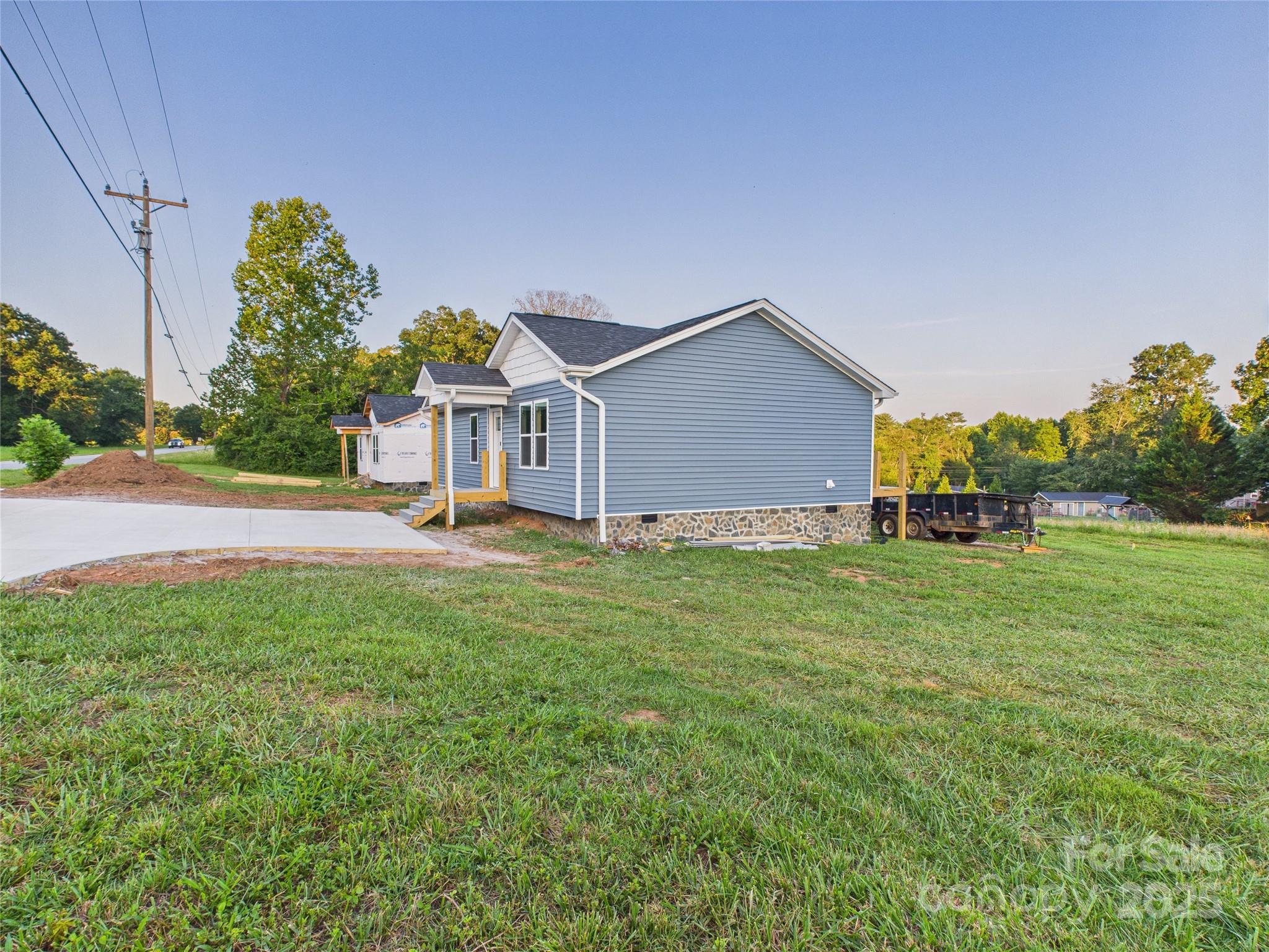 269 Pleasant Hill Road Hudson, NC 28638 - Photo 4 of 10 a house view with a garden space