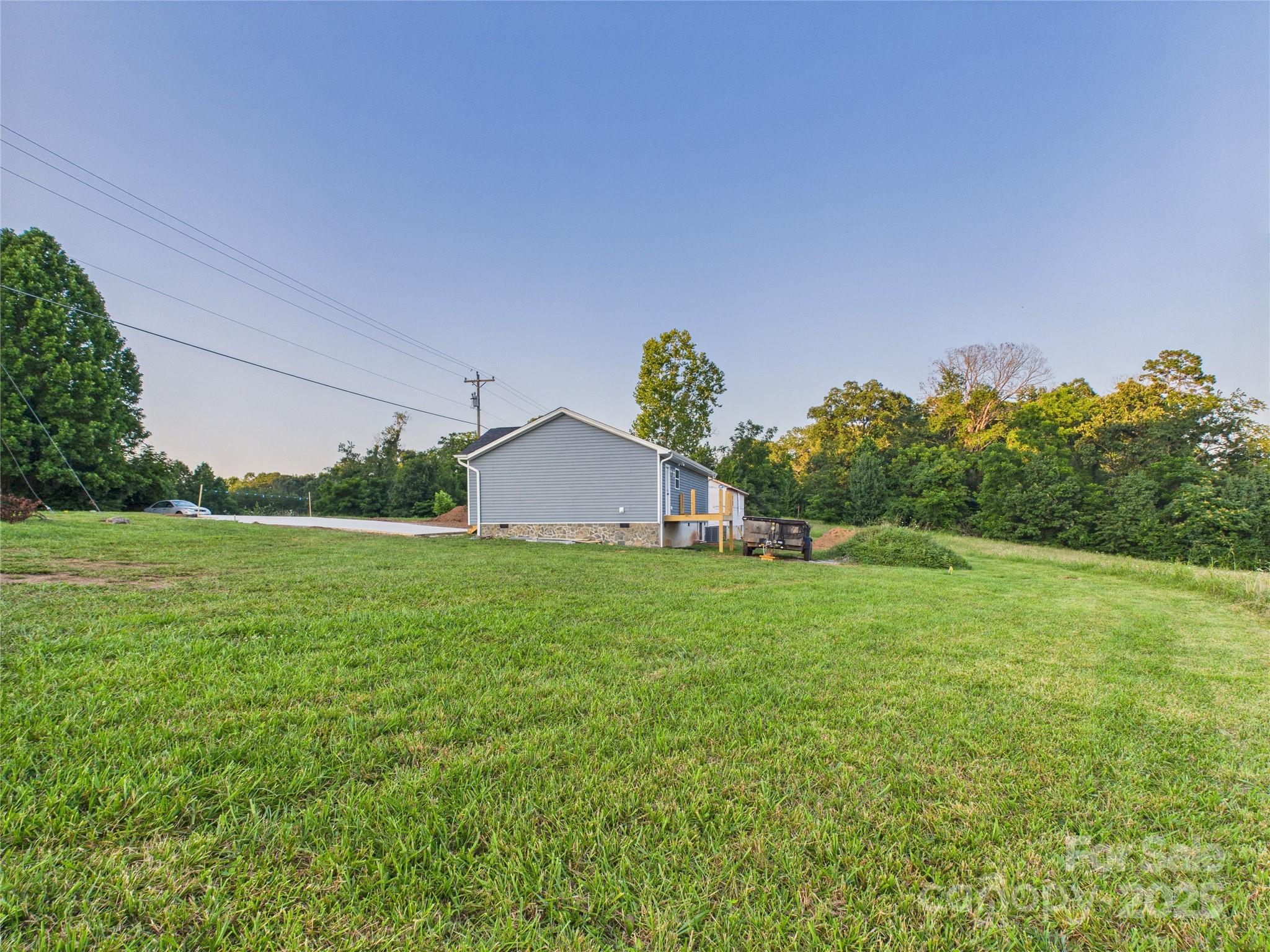 269 Pleasant Hill Road Hudson, NC 28638 - Photo 9 of 10 a backyard of a house with lots of green space