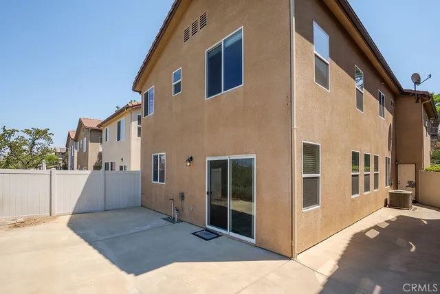$805,000 | 27635 Sienna Rdg Row, Canyon Country, CA 91351