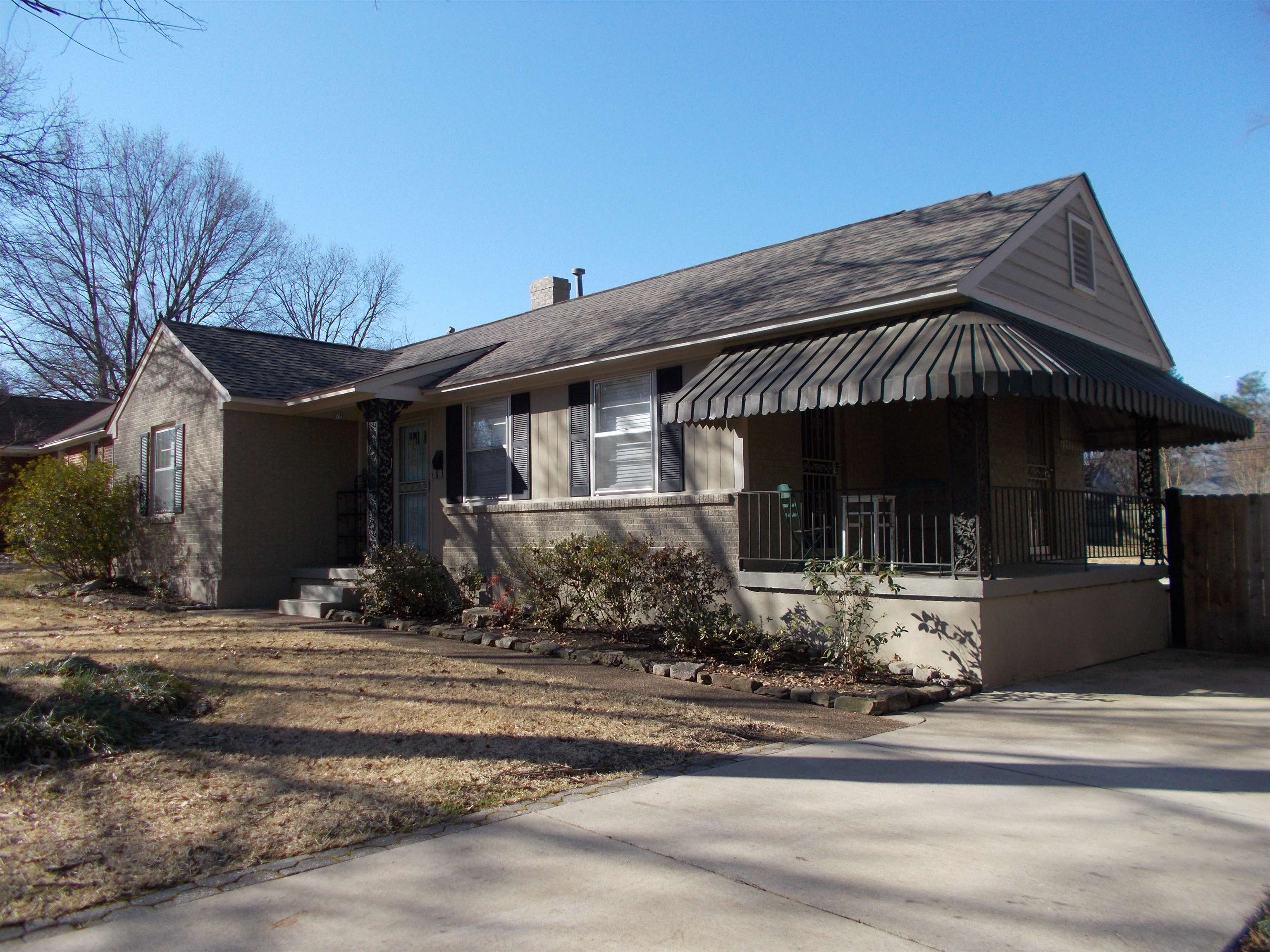 1061 Wingfield Road Memphis, TN 38122 - Photo 1 of 25 a front view of house with yard