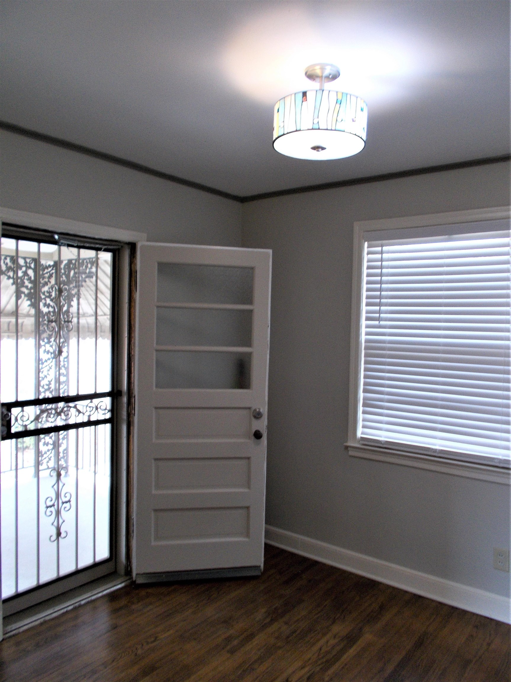 1061 Wingfield Road Memphis, TN 38122 - Photo 11 of 25 a view of an empty room with wooden floor and a window