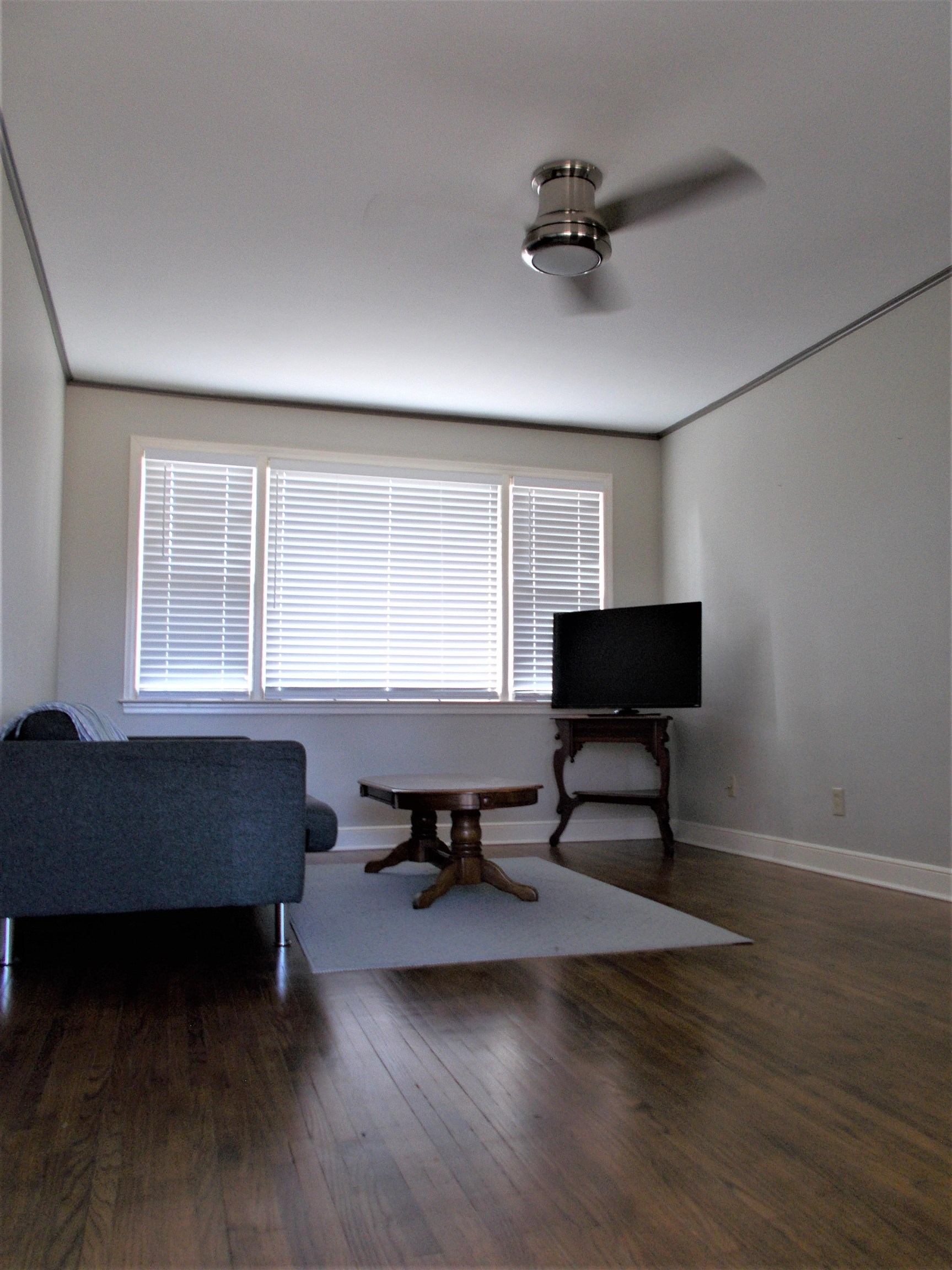 1061 Wingfield Road Memphis, TN 38122 - Photo 14 of 25 a living room with furniture and a window
