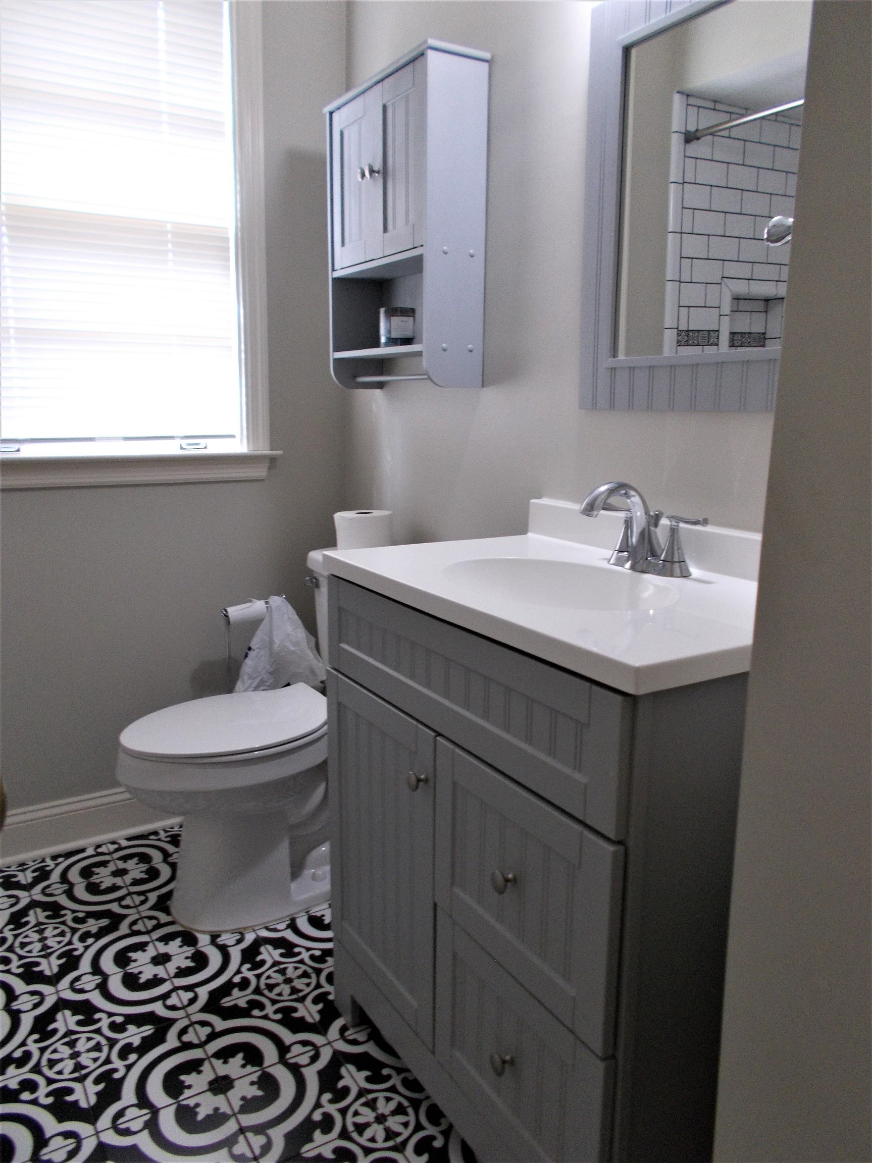 1061 Wingfield Road Memphis, TN 38122 - Photo 17 of 25 a bathroom with a sink toilet and window