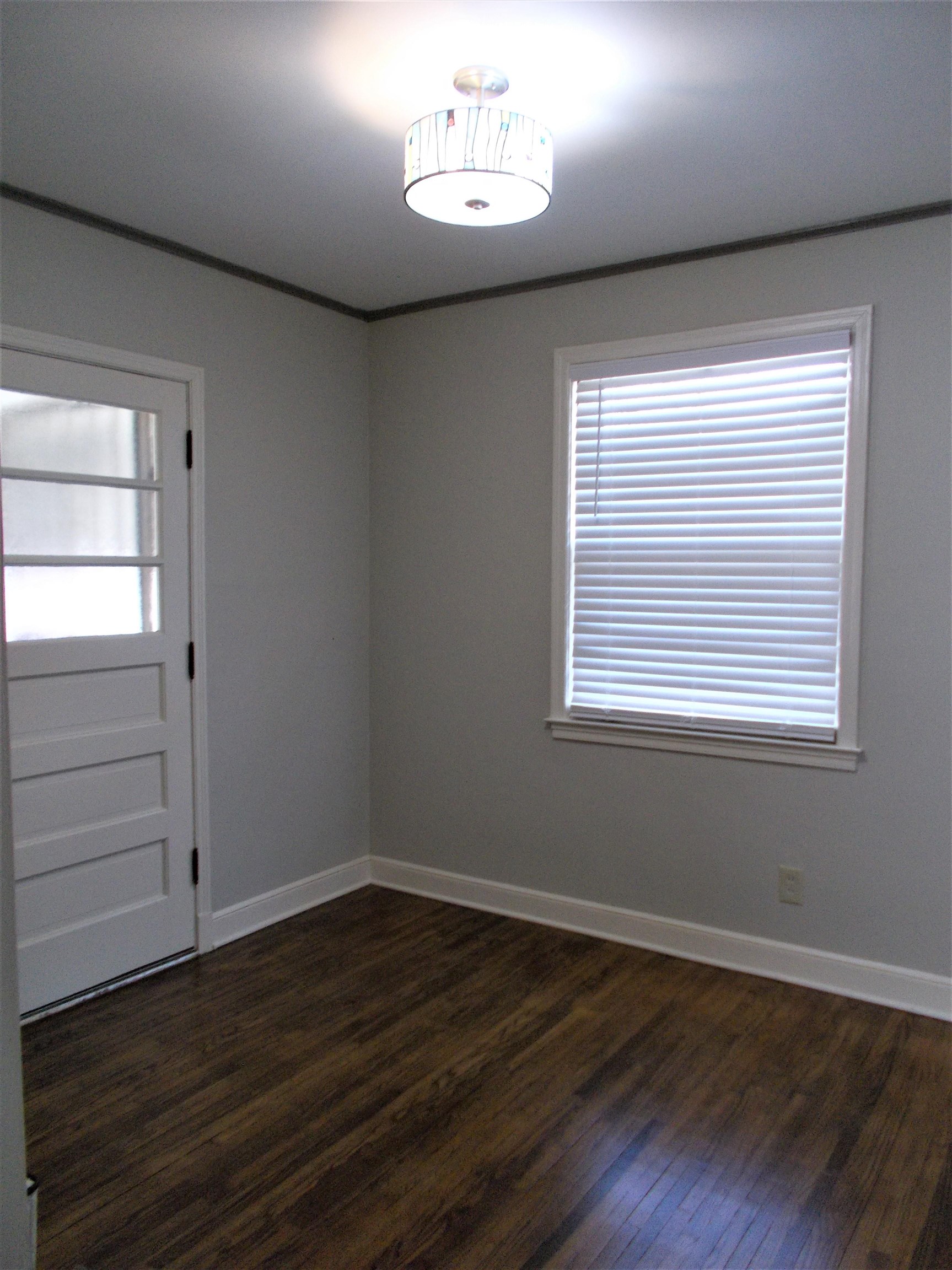 1061 Wingfield Road Memphis, TN 38122 - Photo 10 of 25 wooden floor in an empty room with a window