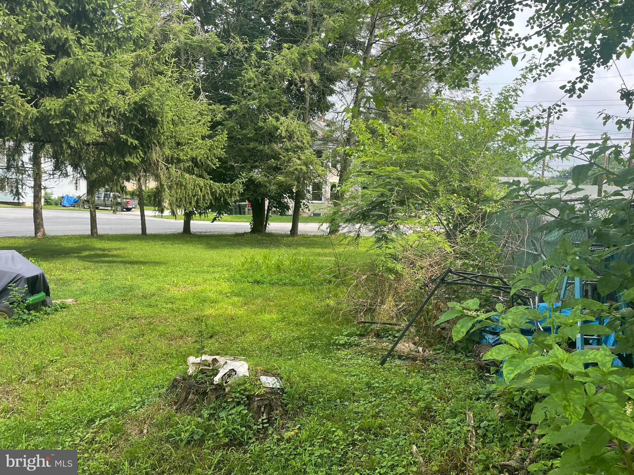 110 Embreeville Road Downingtown, PA 19335 - Photo 9 of 10 Large Side yard - corner lot