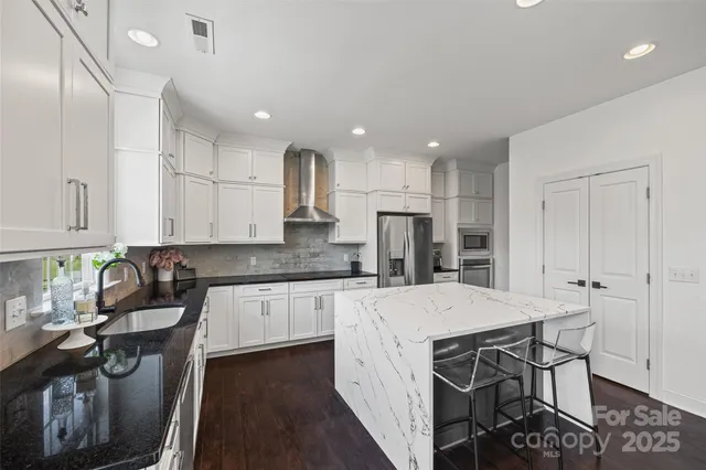 $600,000 | 17622 Austins Creek Drive, Charlotte, NC 28278