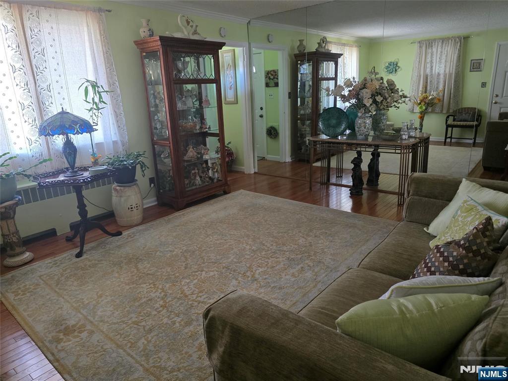 355 Rochelle Avenue Rochelle Park, NJ 07662 - Photo 11 of 21