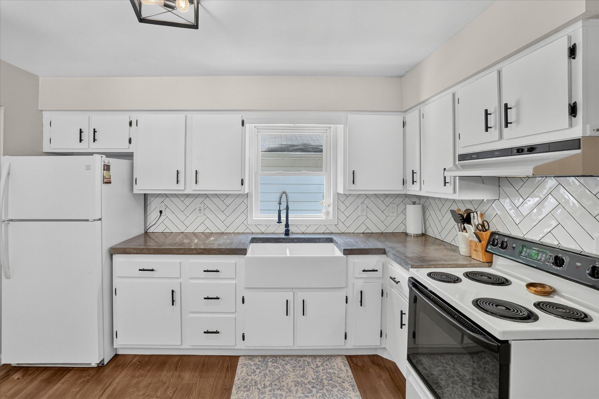 401 South Whitmore Road Hastings, MI 49058 - Photo 17 of 59 16-401-S-Whitmore-Rd-Hastings-WindowStil
