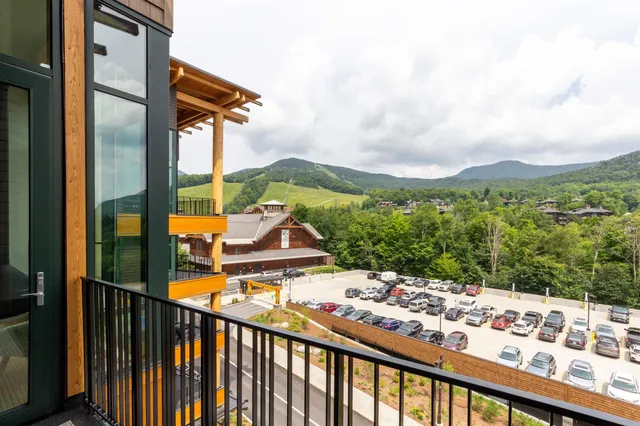 $2,509,000 | 69 Hourglass Drive, Unit 405, Stowe, VT 05672
