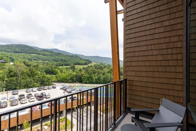 $2,509,000 | 69 Hourglass Drive, Unit 405, Stowe, VT 05672