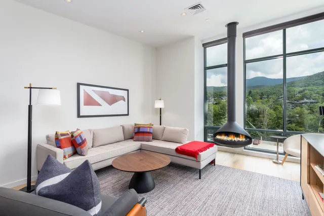 $2,509,000 | 69 Hourglass Drive, Unit 405, Stowe, VT 05672