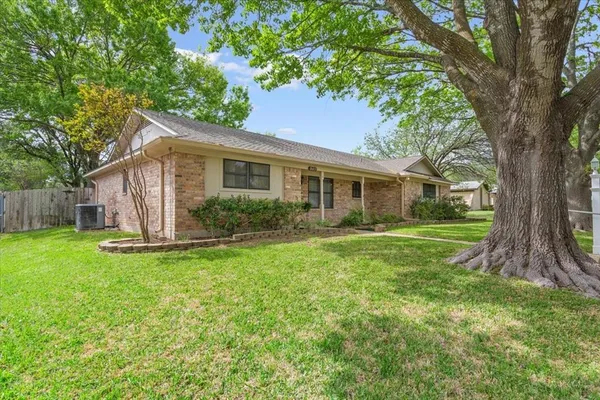 $249,500 | 357 South Lindenwood North, Hewitt, TX 76643