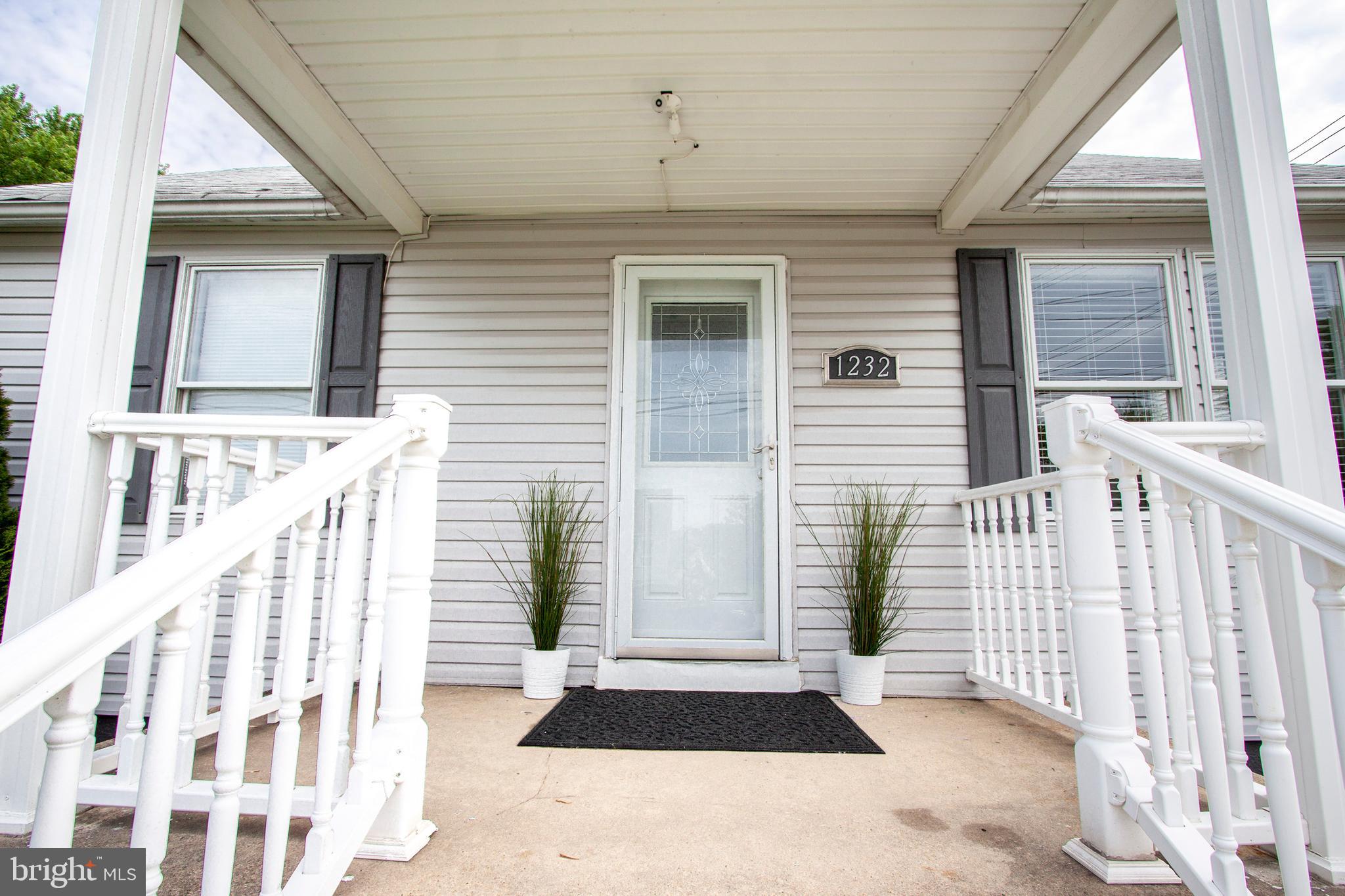 1232 Hilldale Road Baltimore, MD 21237 - Photo 4 of 46 Welcoming front porch.