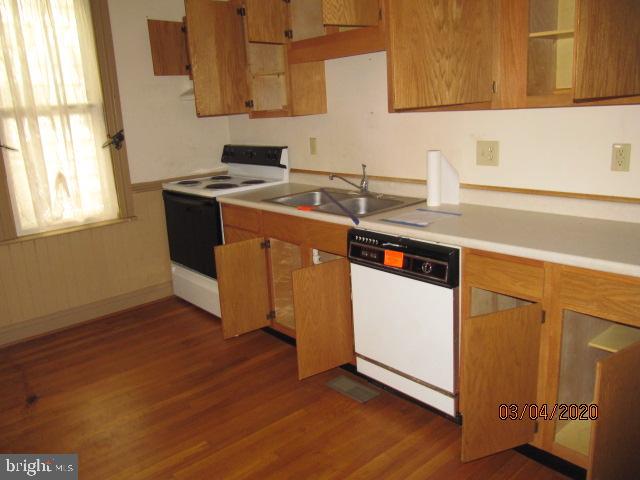 124 Locust Street Hanover, PA 17331 - Photo 6 of 21 KITCHEN