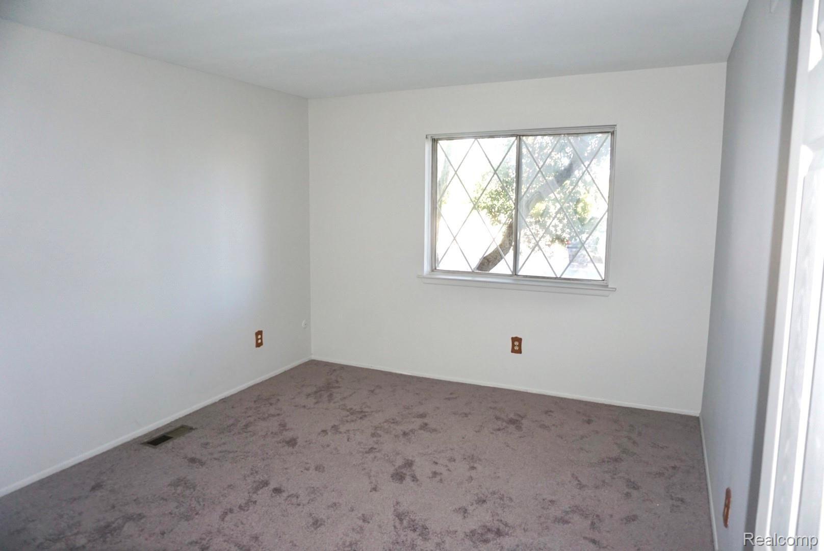 29201 Hayes Road, Unit 2 Warren, MI 48088 - Photo 11 of 16 DSC00728.jpg