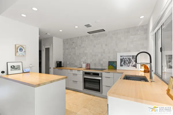 $995,000 | 530 North Calle Rolph, Palm Springs, CA 92262