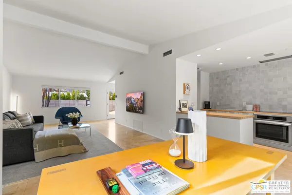 $995,000 | 530 North Calle Rolph, Palm Springs, CA 92262