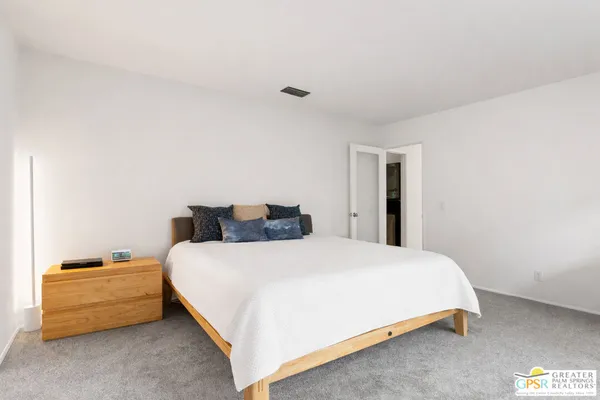 $995,000 | 530 North Calle Rolph, Palm Springs, CA 92262