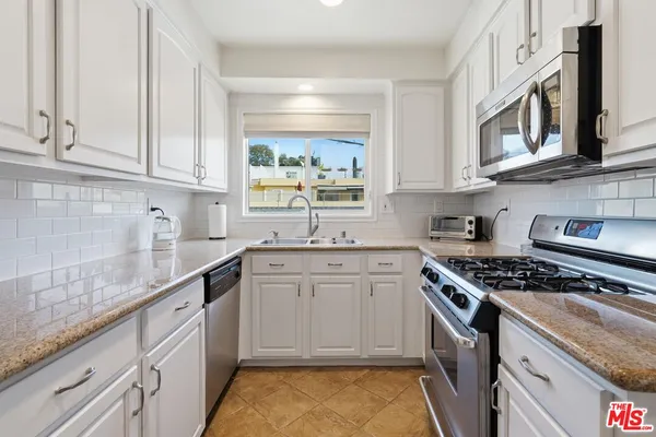 $875,000 | 11646 Chenault Street, Unit 19, Los Angeles, CA 90049
