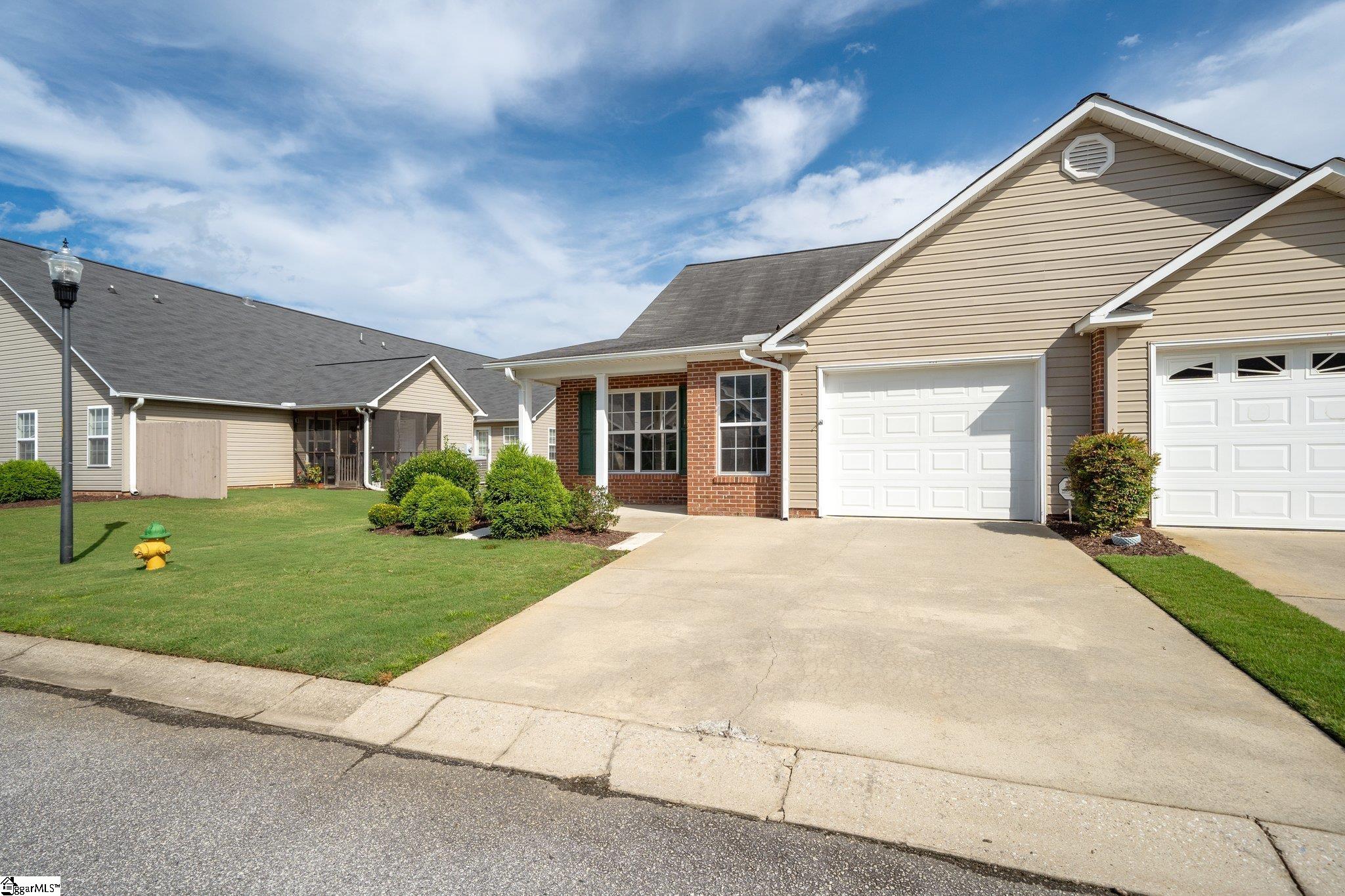 112 Rashford Way Simpsonville, SC 29681 - Photo 2 of 27 Gallery Image 2