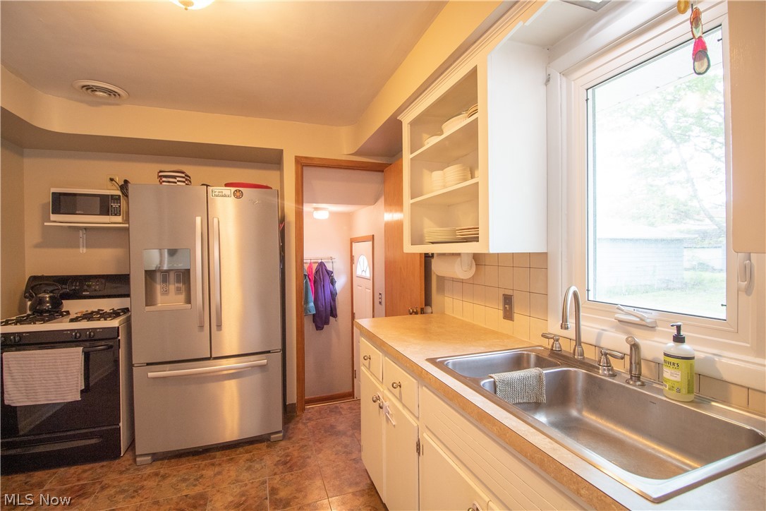 9909 Reichert Road Cleveland, OH 44130 - Photo 13 of 29