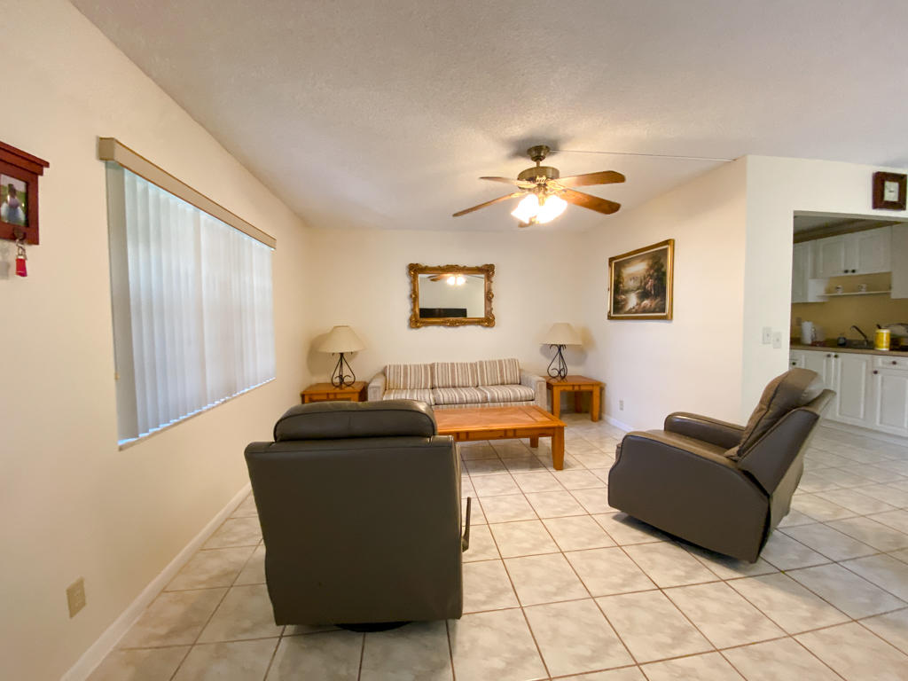 935 Flanders T Delray Beach, FL 33484 - Photo 2 of 13 Living Room