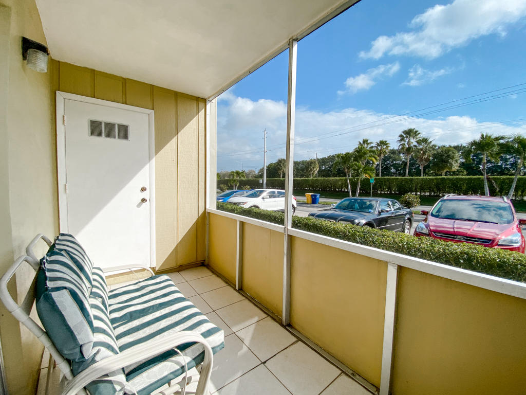 935 Flanders T Delray Beach, FL 33484 - Photo 10 of 13 Patio