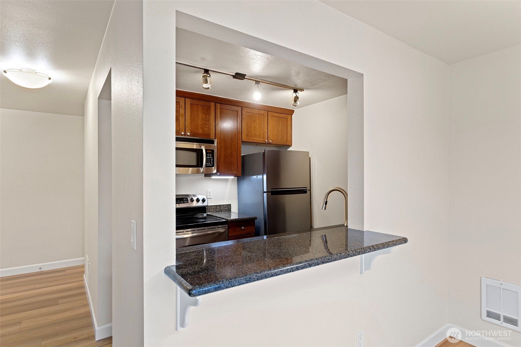 14200 Southeast 6th Street, Unit 57 Bellevue, WA 98007 - Photo 5 of 14