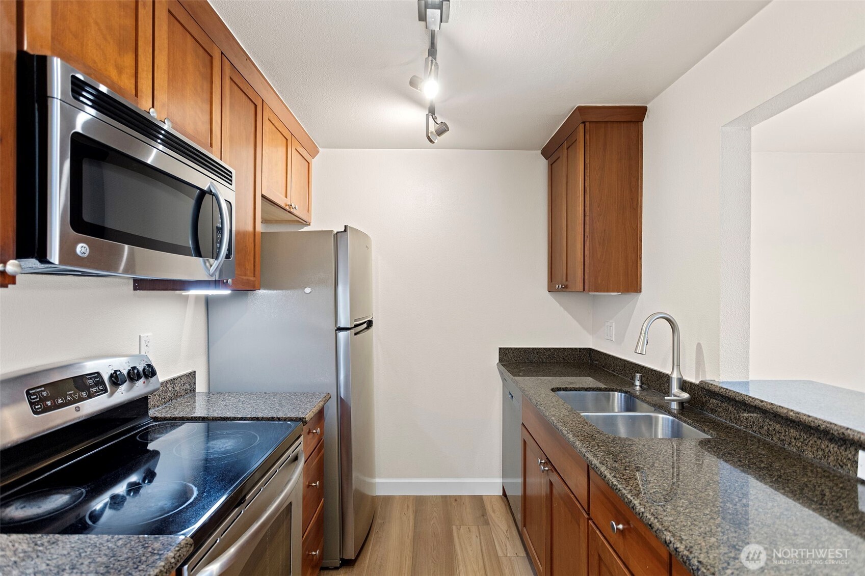 14200 Southeast 6th Street, Unit 57 Bellevue, WA 98007 - Photo 6 of 14