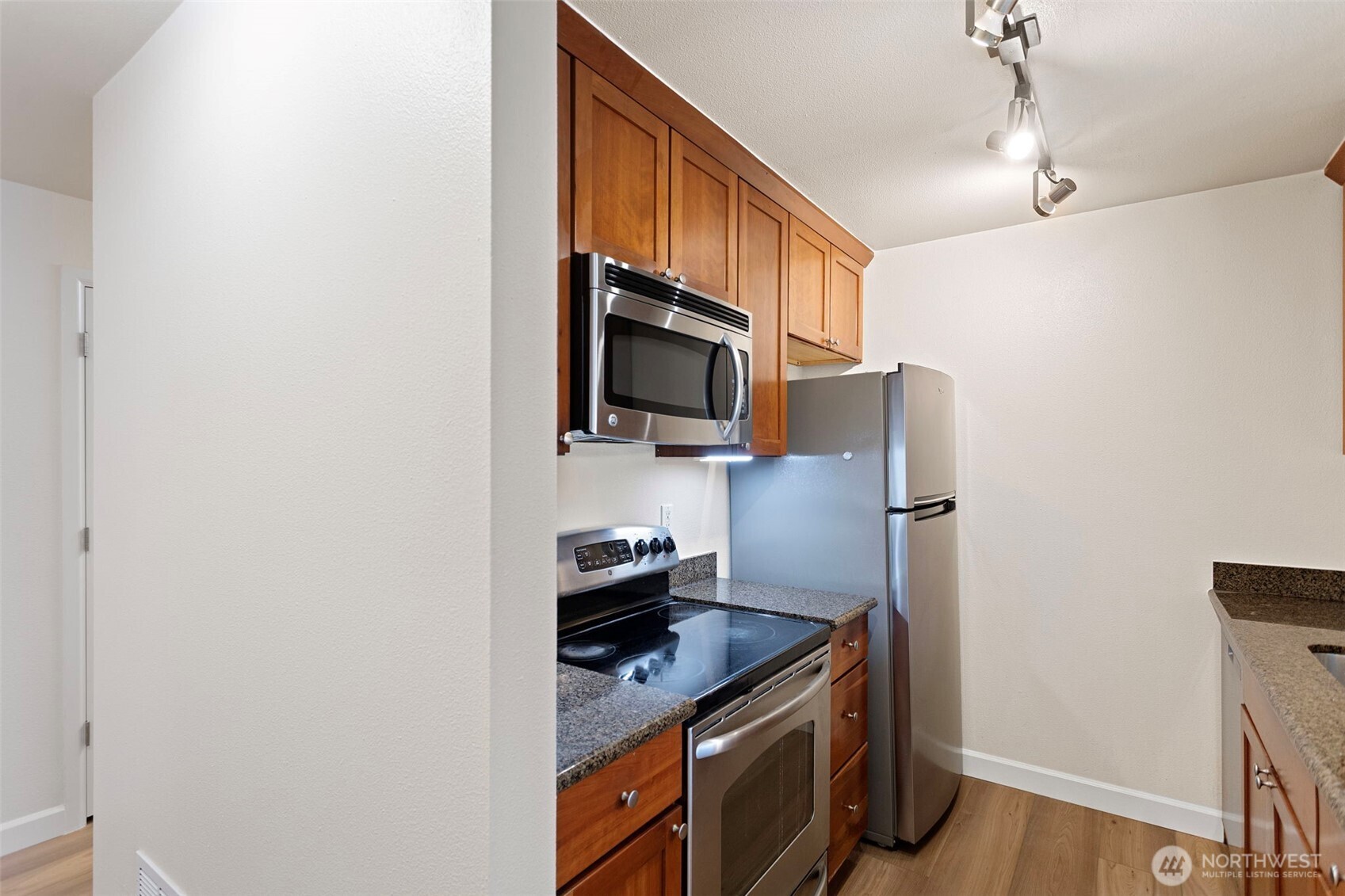 14200 Southeast 6th Street, Unit 57 Bellevue, WA 98007 - Photo 7 of 14