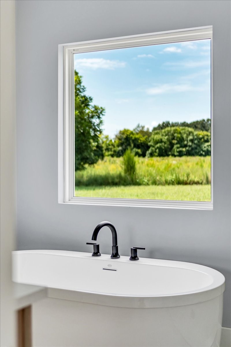 25 Lookout Drive Winchester, TN 37398 - Photo 43 of 61 a bathroom with a bathtub