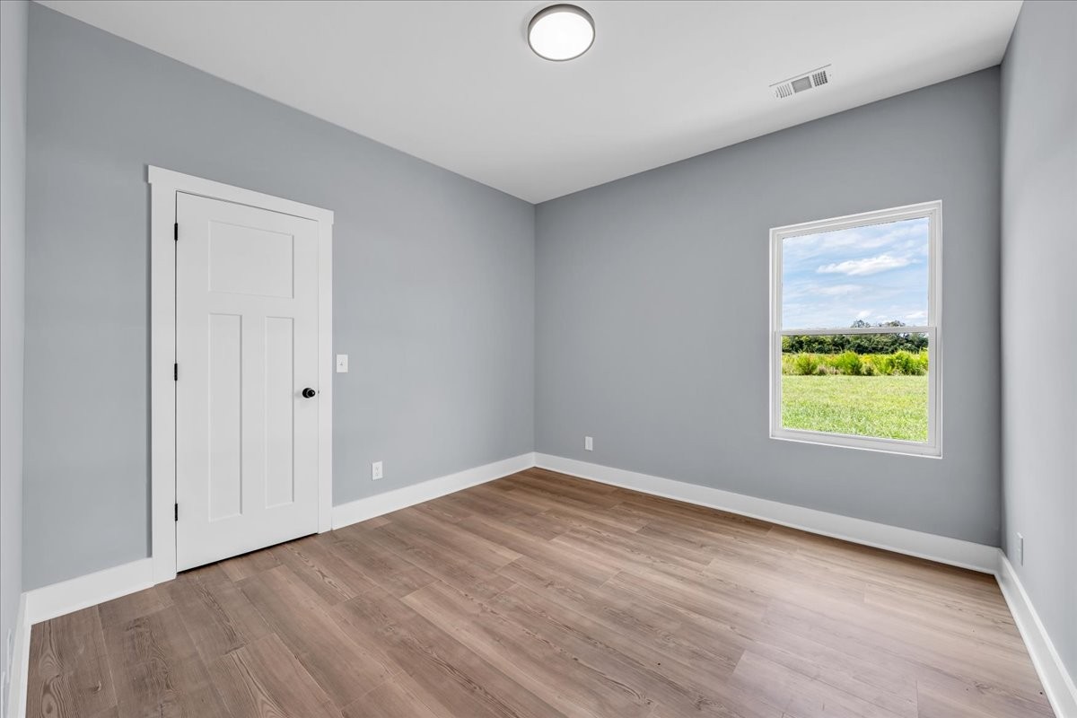 25 Lookout Drive Winchester, TN 37398 - Photo 52 of 61 an empty room with window and mirror