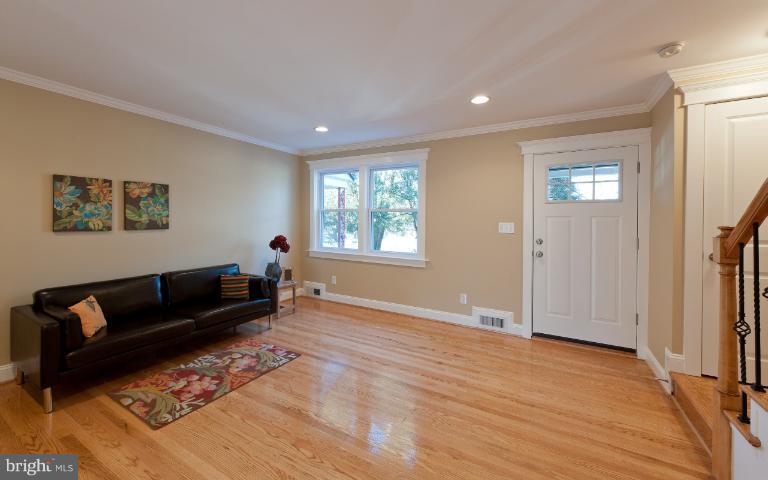 1419 Kitmore Road Baltimore, MD 21239 - Photo 14 of 19 Living Room