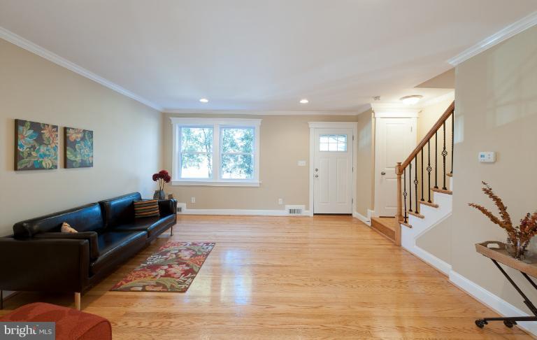 1419 Kitmore Road Baltimore, MD 21239 - Photo 5 of 19 Living Room