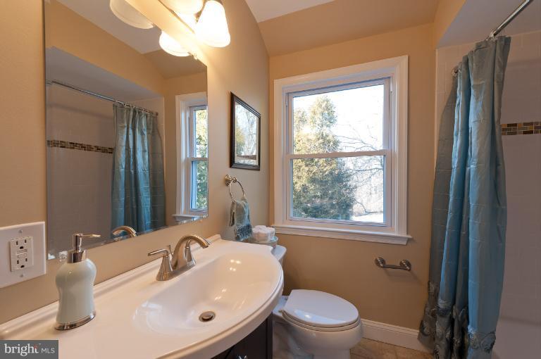 1419 Kitmore Road Baltimore, MD 21239 - Photo 10 of 19 Bath