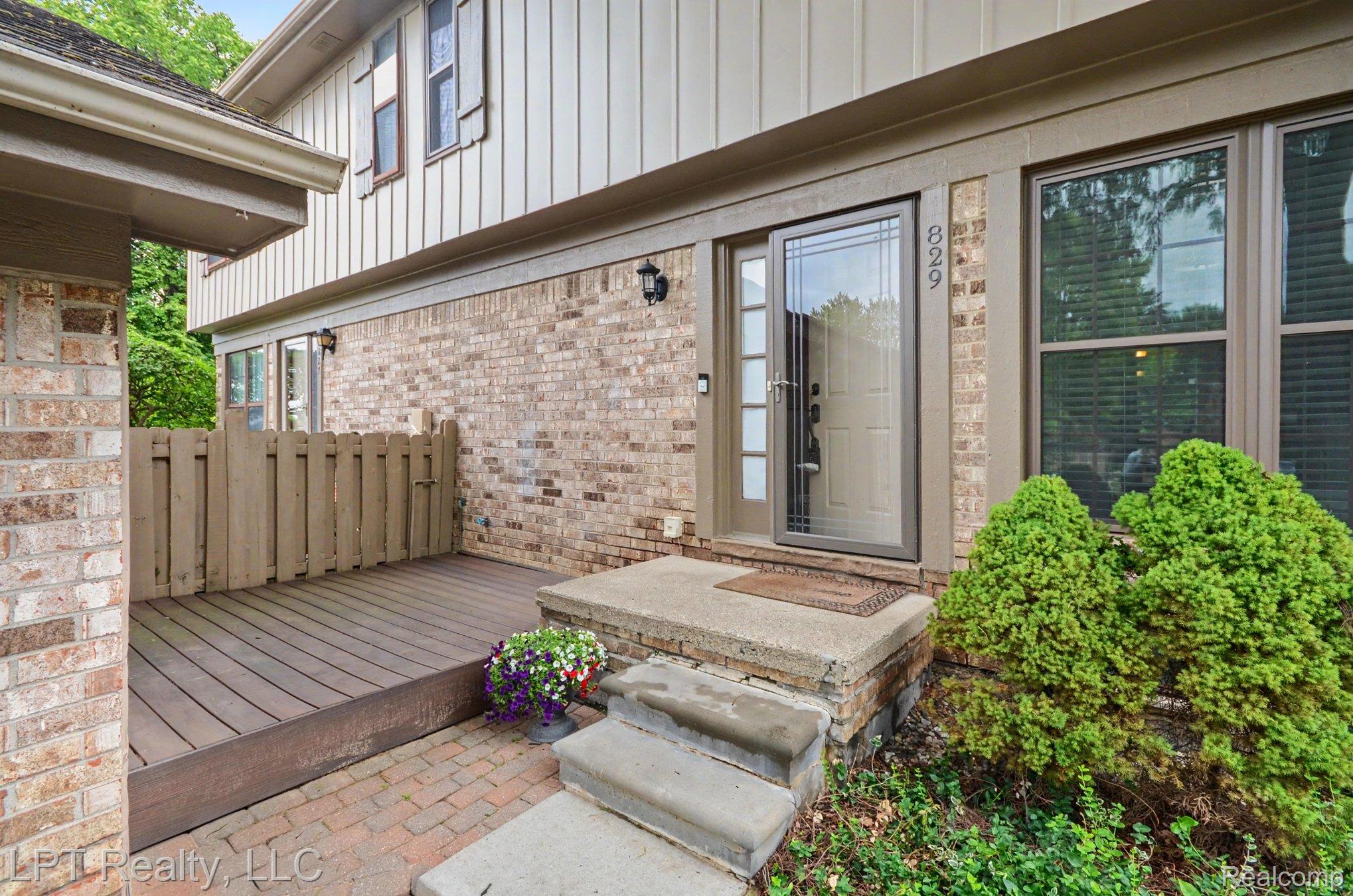829 Langdon Court Rochester, MI 48307 - Photo 26 of 31 026_file_4907.jpg
