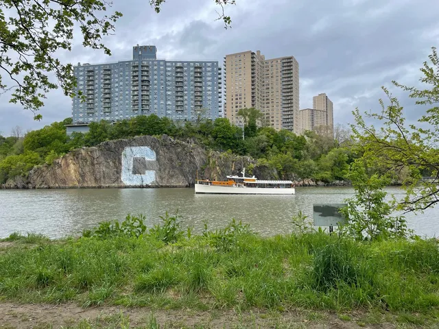 a view of a pathway both side of house