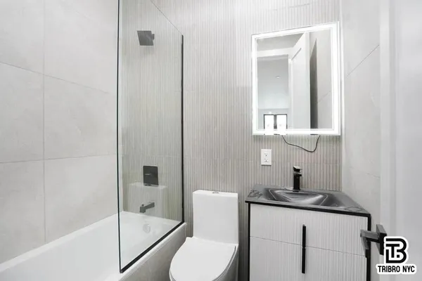 $3,800 | 141 Meserole Avenue, Unit 4PHB | Greenpoint