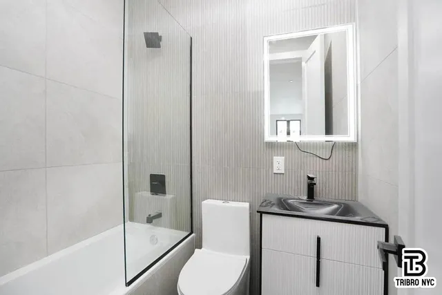 $3,800 | 141 Meserole Avenue, Unit 4PHB | Greenpoint