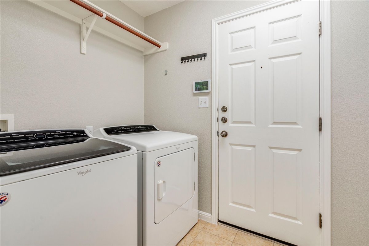 1151 Stone Rim Loop Buda, TX 78610 - Photo 25 of 35 Laundry room