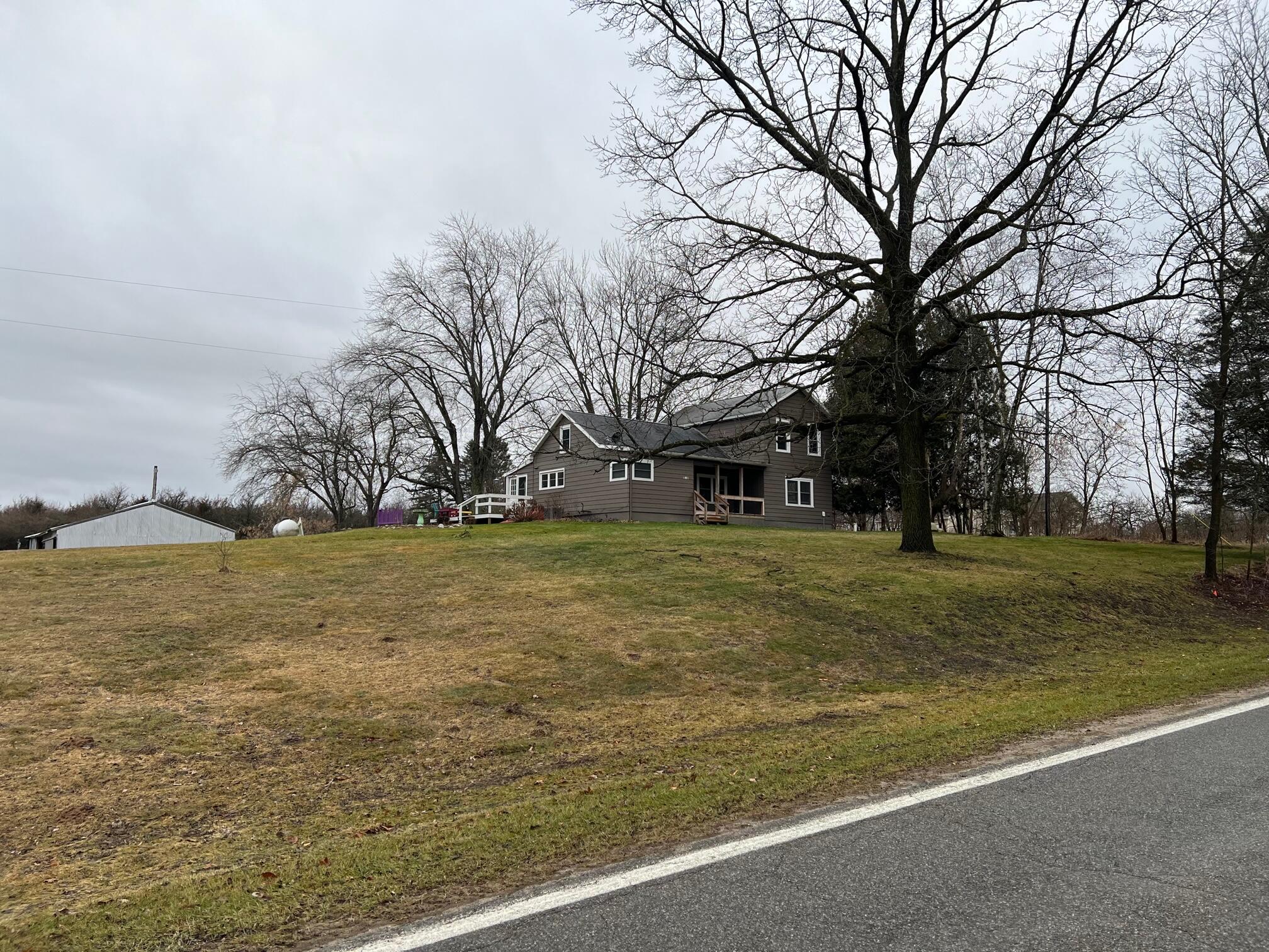 11601 Dick Road Greenville, MI 48838 - Photo 2 of 31 IMG_1703