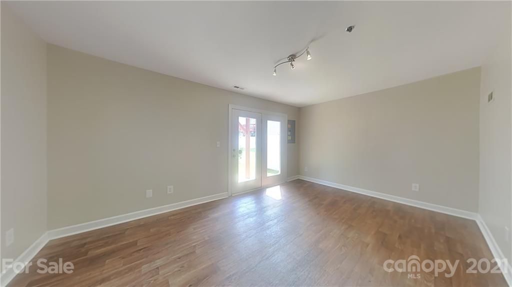 2850 Avalon Loop Road Charlotte, NC 28269 - Photo 11 of 12 Gallery Image 11
