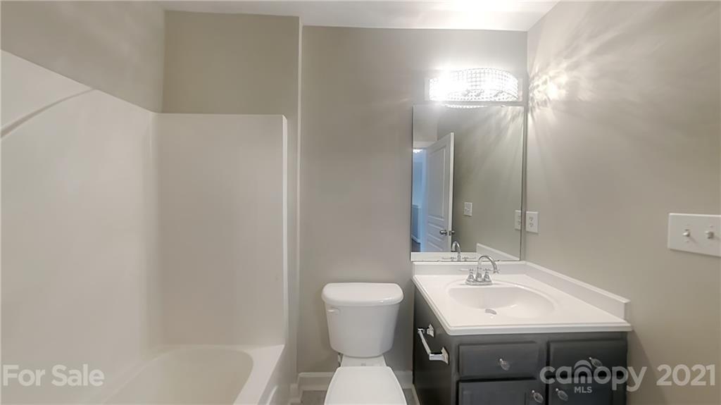 2850 Avalon Loop Road Charlotte, NC 28269 - Photo 9 of 12 Gallery Image 9
