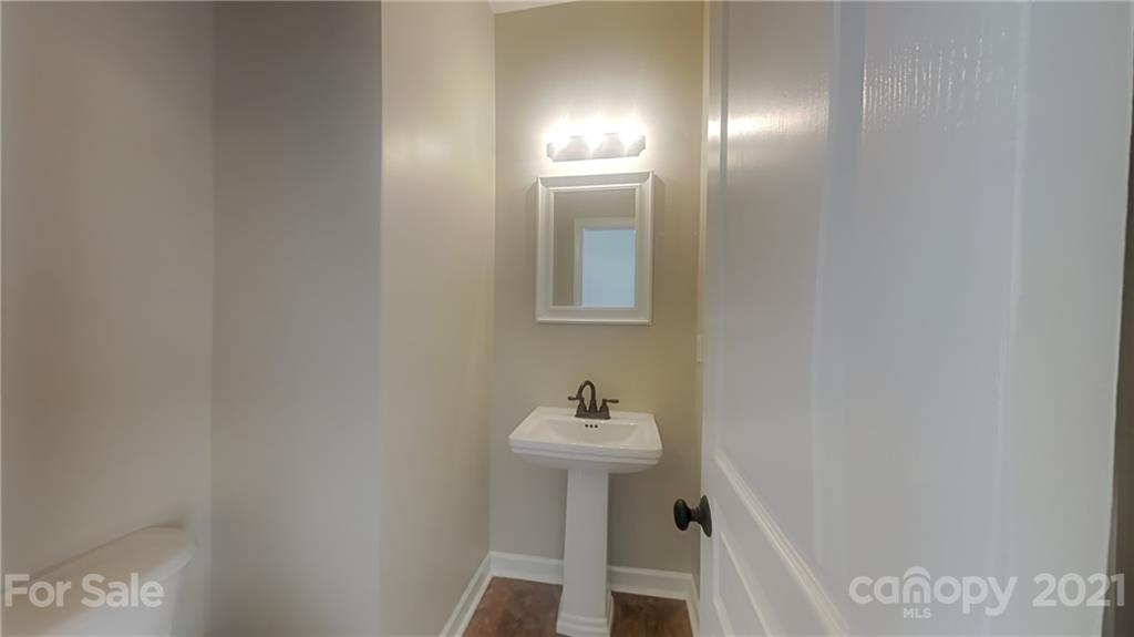 2850 Avalon Loop Road Charlotte, NC 28269 - Photo 10 of 12 Gallery Image 10